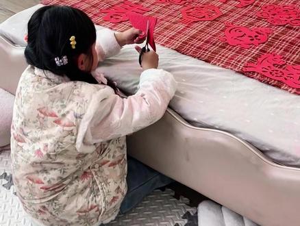 今年的窗花和孩子一起在家剪吧!锻炼动手能力,还能感受传统文化的魅力#窗花剪纸 #新年手工 #剪窗花