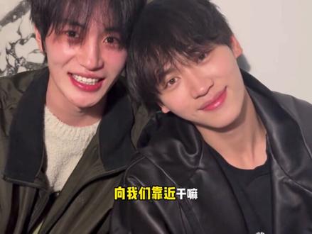 @张翅 #张翅的圈子 @张洪鸣_
我想朋友这一页,应是芝兰同芳,管鲍同契。两人相识于微末,陪伴着彼此从籍籍无名到闪闪发光,从两个人到一群人,一起走向更大的舞台。从此,张翅和张洪鸣不只是两个名字,更是无数少女心中的一面旗帜,陪伴着她们度过了一道又一道难题。当两个心心相惜的人遇到一起,我想也就足够了#张翅 #张洪鸣 #挚友 #我的追星日记 @鹅娘 @大-山