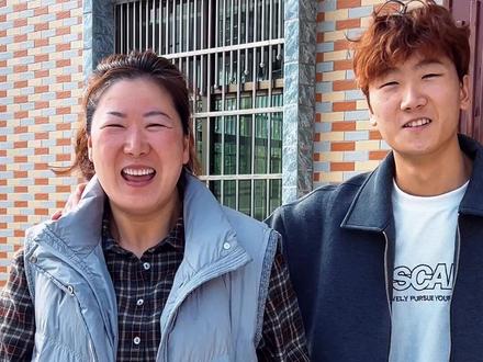 地里刚拔的菜头,洗干净切一切,简单拌一拌,就是咱农村人的家常菜。
脆、嫩、鲜、香,下饭又解腻。
靠山吃山,靠地吃地,这就是最踏实的人间烟火。#新农人计划2026 #凉拌菜 #开胃菜