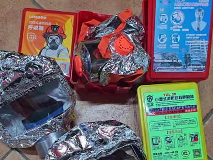 关于消防防毒面具过滤式自救呼吸器,头戴层能不能防火?#消防过滤式自救呼吸器 #防不防火? #消防#火灾无情