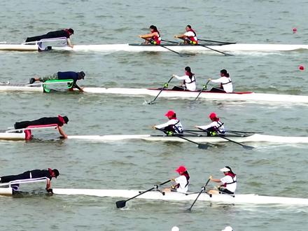 8月10日,2025中国杯赛艇城市冲刺赛(黄冈站)在黄州白潭湖圆满落幕!来自国内外的300余名运动员为市民和游客献上了一场精彩的水上盛宴。#黄冈