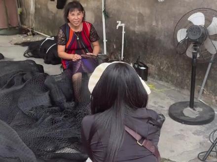 为拍家乡宣传片,我们跳出套路,以 “水东人讲水东故事” 小视角挖回忆~靠本地成员破语言关,线上连线实现跨六十年书记相见,还原创了单曲!# 忘不了水东 #家乡宣传片 #创作幕后#团队日记#魅力茂名光影流芳 @茂名发布