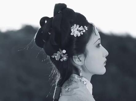 #荷里寒#颜值 #眯眯眼 荷里寒真正的东方美学
