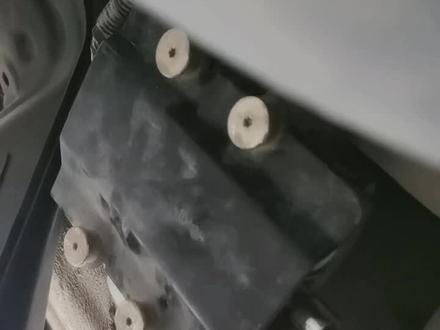 东风风神ax 7,手刹突然无法解锁,上门救援,机械解锁,顺时针一直扭,拆钢丝也是