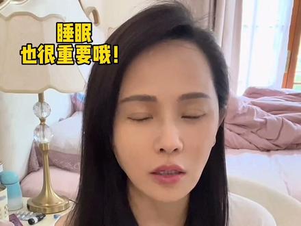 好多人都对秦先生的减肥法感兴趣,姐姐在这里统一给大家解答~一定要提醒大家⚠️ 整个过程比较辛苦,方法也很极端,对身体可能会造成负担,不太建议大家用噢
DAY1 只喝豆浆,不喜欢喝豆浆可以用牛奶、黑咖啡代替,另外2000ml的水。每一餐就是500ml的奶/豆浆。我个人比较推荐豆浆,现磨豆浆的豆渣含有一点淀粉,喝下去会有饱足感!
DAY2 甜玉米,⚠️糯玉米不行❌
DAY3 水果,水果里面包含一些果糖,糖分可以帮助身体有能量,火龙果 苹果 蓝莓,苹果呢比较顶饱,建议放在晚上噢
DAY4 鸡蛋两颗➕虾(巴掌大小的量)
DAY5 蔬菜(巴掌大小的量)
复食期8天,食物可以不单一,尽量以流质为主
分享出来是想让大家知道秦先生在这个阶段的经历,那如果像我一样想要追求健康呢,就可以吃一些粗粮、高蛋白、细纤维搭配粗纤维,有氧➕无氧运动。希望大家在健康饮食的情况下,认同自己,爱上自己❤️
#星引力计划 #拍了拍我的生活 #减肥