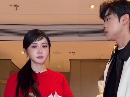 纳迪尔说他一个月也有好几万收入,养一个普通家庭没问题的#盈公主和纳迪尔#直播精彩回放片段 #姐弟恋 #上热门话题🔥🔥🔥