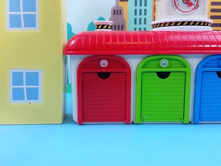 小猪佩奇的趣味轮船拼图玩具,佩奇一家参观海底世界