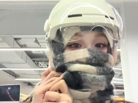 闺蜜你真会系围巾啊!#围巾才是冬日灵魂单品#冬日氛围感穿搭#邪修 #系围巾