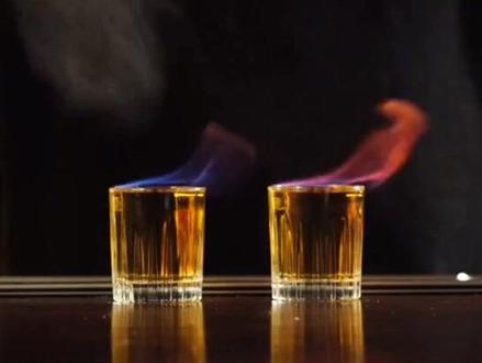 想挑战可燃乌龙茶吗#碧蓝之海#可燃乌龙茶#调酒#鸡尾酒#喝酒#家庭速成调酒 #自制可燃乌龙茶