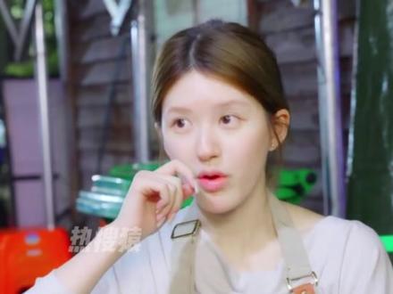 赵露思摆摊被粉丝偶遇,看得人心暖暖的 #赵露思 #赵露思摆摊被路人认出来了 #沉浸式摆摊