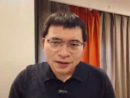 @高中数学924: 李荣浩的《李白》,我认同这位老师的观点:唱歌本就是一种文化,作词作曲实属不易,岂能敷衍了事。但《李白》这首歌的歌词病句频出、逻辑混乱,为了强行押韵而牺牲表达,对文化传播而言,非但无益,反而有害!李荣浩你自己也是蹭李白的热点!