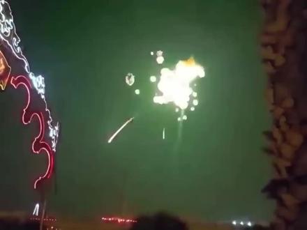 揭秘:如何制作全球最强烟花,瞬间点亮夜空 揭秘:如何制作全球最强烟花,瞬间点亮夜空#科技 #现代化技术 #加工厂 #烟花 #最强烟花制作