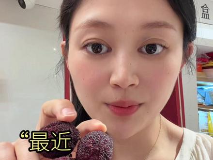 怎么区分杨梅有没有泡药 #杨梅 最近杨梅沸沸扬扬,大家怎么通过普通的方法识别是否泡药!作为一个开了12年水果店的老,我告诉大家几个方法可以辨别!这个天气潮湿,会有个别发霉,打了保鲜剂的根本不会坏!!那种根本不敢吃也不敢卖!大品牌的杨梅浙兴杨梅,中国的绿色食品标➕每天的检测证书,安全等级很高,放心实用哈#泡药杨梅#杨梅科普