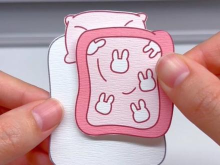 自制樱桃小丸子换装豆豆本 手工教程 樱桃小丸子 豆豆本 安静书 来啦,喜欢的小宝可以用华莱士送的贴纸和纸袋周边和小香蕉一起做哟
#手工#樱桃小丸子#豆豆本 #安静书#儿童手工