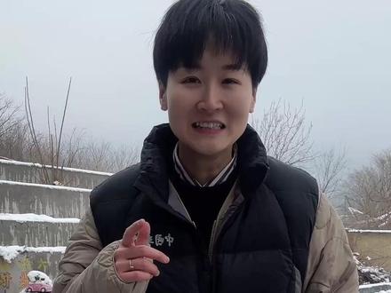 为孙颖莎的家乡点个赞! 大家都知道孙颖莎是世界第一,但你知道孕育她的这片土地吗?石家庄,一个低调到常被忽略、却一直在默默发力的省会。从正定的冠军摇篮到街头巷尾的烧饼油茶,这里有最硬的脊梁,也有最暖的烟火。今天,跟随莎莎的足迹,重新认识石家庄。
#孙颖莎 #石家庄 #正定古城 #城市文旅 #河北文旅 #乒乓球