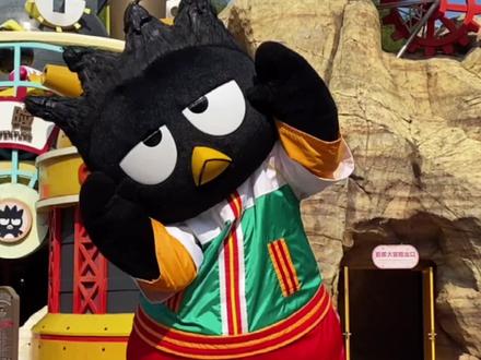 他叫#酷企鹅 在#愚人节 过生日 很酷也很可爱 生日愿望是不要再被叫成“黑色乌鸦”#三丽鸥 #生日快乐