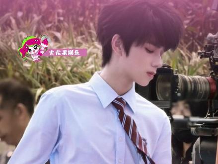 #王橹杰一款自律又敬业的满分爱豆 #王橹杰的自律与坚持 王橹杰的自律与坚持,王橹杰一款自律又敬业的满分爱豆,瘦到裤子都要钉钉子,咱就说这个身材真的给到夯了呀#王橹杰