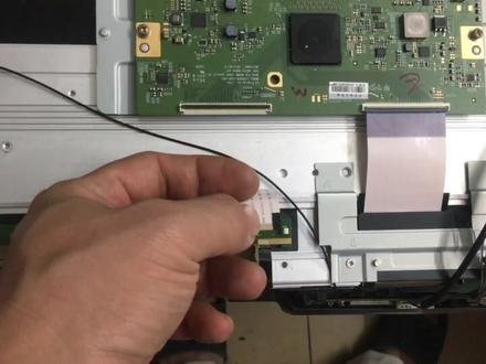 索尼55寸彩电抖屏,一招解决#电视维修#屏显示不好# #拆机 #拆解 #电路板维修 #液晶电视维修