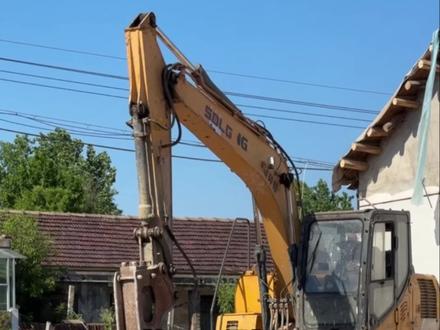 乡墅建造日常|施工前期破除作业开工
实打实记录工地真实日常,你家的别墅进度到哪一步了呢?#真实生活分享计划 #自建房 #徽工乡墅 #农村别墅 #自建房别墅 @DOU+小助手