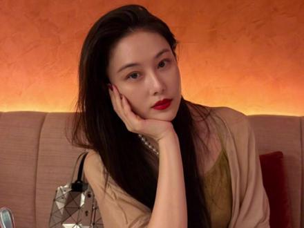 张馨予晒和妈妈吃饭逛街照片 #张馨予 #抗老 #颜值