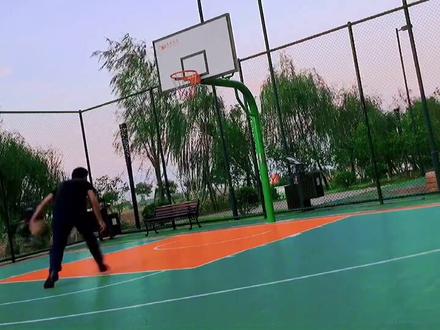 #篮球 深度还原NBA球星庆祝动作忘我篇。#内容过于真实 @DOU+小助手 #一定要看到最后