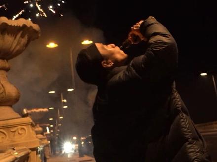 天空闪过灿烂花火 和你不再为爱奔波#烟花 #陈奕迅#天空闪过灿烂花火 #自由 #新年快乐