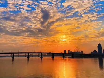 #落日余晖映晚霞一抹夕阳美如画 #十秒教你拍摄夕阳延时大片以及调色@DOU+小助手 @DOU+上热门