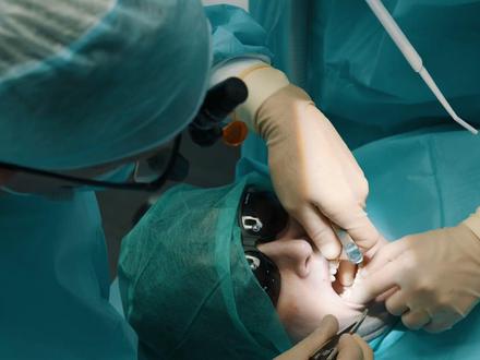 最好的种植牙骨粉从哪来? 这么一小瓶骨粉为啥那么值钱? @口腔医生出国那些事 #牙医 #种植牙 #骨粉骨膜 #盖氏骨粉