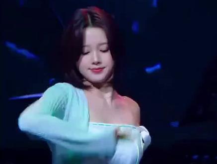 金娜英三振舞#金娜英 #甜美暴击现场 甜度超标,舞迷接住