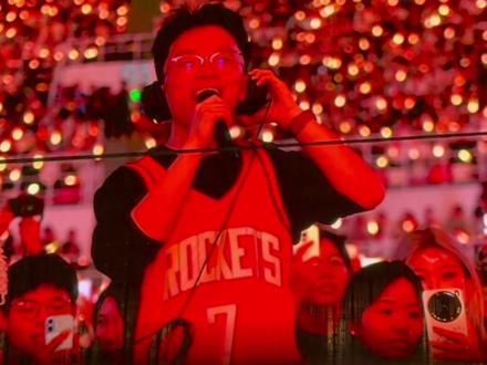 万兽之王首场,他是全场第一个被老薛点名的幸运儿,这一刻值回所有票价。#薛之谦#薛之谦广州首场万兽之王#薛之谦广州万兽之王首场第一个幸运儿