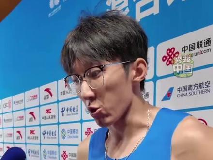 11月17日晚,第十五届全国运动会田径项目男子100米决赛中,李泽洋以10秒11的成绩夺冠。赛后,他在接受记者采访时表示,“会朝10秒大关努力!”(记者: 姜赛、高尚、李思佳)#全运会 #田径 #李泽洋 #秀我中国