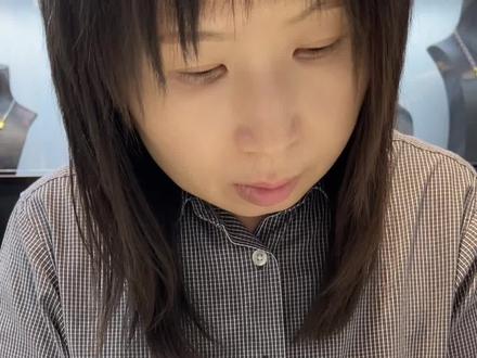 #我要上热门 最近收到很多姐妹说,家里有马上要高考的孩子,想编一条一鸣惊人手绳送给他,给他们选了一个知鸟,绳子用得是黑色9股股线和金色3股股线,然后编黑金4股绳#编绳教程 #礼物#手工#首饰分享 @DOU+小助手 @抖音小助手