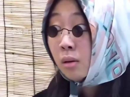 “马路上竟然有沙发”这谁绷得住(cr@小飞侠 )#搞笑 #万万没想到 #外卖小哥 #娱乐评论大赏 #看一遍笑一遍