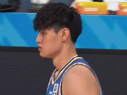 时隔246天复出,曾凡博第一节就贡献7分1盖帽,状态火热#曾凡博#北京首钢#CBA#篮球#dou来CBA@抖音能量站 @DOU+小助手