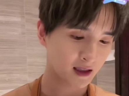 #张远 #直播
他只是在刷牙,不是口吐白沫了