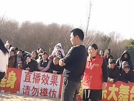 油田网红摔跤比赛,欢迎网友们关看,搞笑!