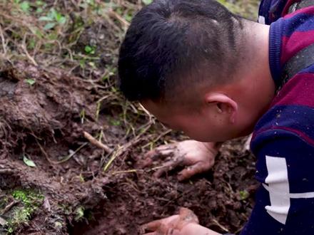 小胖花100块包下个小鱼塘,里面竟然还有…#新农人计划2021 #三农 #户外 #抖音年度新农人 #我要上热门