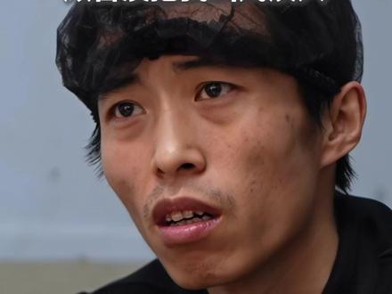 “顾客没把我当残疾人!”麻辣拌界有个“史铁生”,各地网友纷纷前来支持生意。为这份乐观坚韧点赞!@潇湘晨报·晨视频