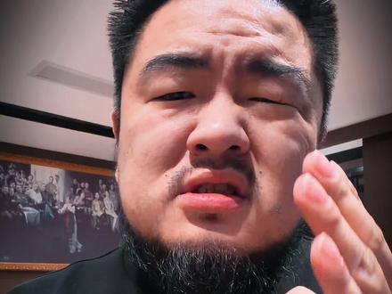 黄金白银大幅下跌,投资者怎么办? 金银史诗级跳水,是牛市终结还是倒车接人?黄金单日跌超9%、白银狂泻近30%,一夜暴富变爆仓?鹰派提名、保证金上调、避险降温,三重利空砸盘!复盘历史,长期逻辑未改,只是情绪洗盘!实物/低杠杆/高杠杆持仓,不同策略直接抄,关键支撑位已标,你的成本价多少? #熊客大熊 #金银大跌 #大宗商品投资 #投资避坑 #财经热点