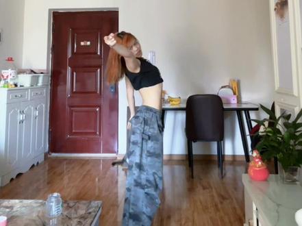 后面有一位萌萌的观众🐱🎵 bad boy (Jennie 版)#晋晋编舞 #原创编舞 #基础爵士 #badboy舞蹈