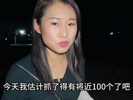 带闺女小树林抓金蝉,抓了一个接一个真过瘾,足足有100多只