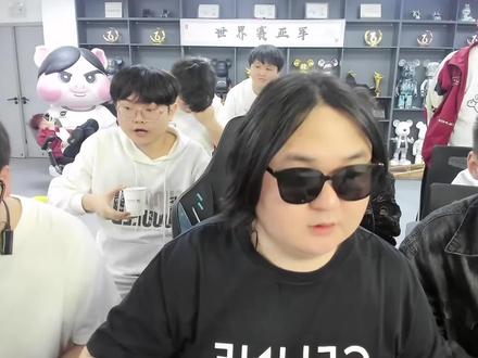 陈伯真的是舔狗陈伯就喜欢舔龙王女团的小繁天天去她直播间刷礼物#陈伯全能王 #陈伯 #小繁 #陈伯百万二创激励计划