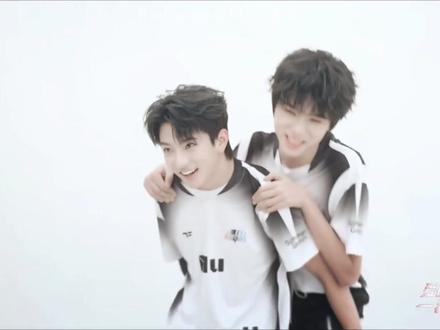 感谢你曾来过我的世界|One Last Kiss 原曲One Last Kiss|宇多田光
————
CP TF家族王橹杰 X TF-ING穆祉丞
视频剪辑/文字排版/图片设计 雨子@恋姐癖 小电视@旧事逢雨
文字排版/封面设计/共创 铃铃@🩵🩷Radinary
感谢视频中所有拍摄的老师 标注皆为视频中没有露出水印的 如果有遗漏或不允许使用请后台私信我!
封面原图@盛夏的雪 手部素材xhs@SY
视频中部分图片来源cr.CrushOnU-橹穆
素材来源cr.donotfadeaway cr.在不在不在 cr.Manshua cr.我是荻鱼 cr.睡不饱ovo cr.现在馒困的 cr.别拖至春天Ankle cr.CaptainMomo丨橹穆#橹穆