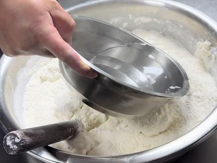 #美食制作分享 烤炉鸡蛋灌饼怎么和面