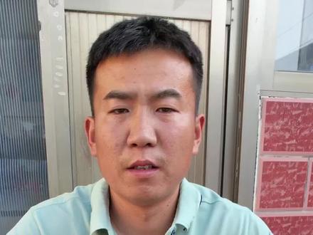 想炒出香辣入味、吃着还不压胃的田螺,今天手把手教你正宗做法!
田螺经过反复多遍清洗,剪尾更入味,焯水利用热胀冷缩逼出泥沙和土腥味,多洗两遍干净又卫生。
热锅爆香花椒八角、葱姜蒜,加郫县豆瓣酱炒出红油,小火慢炖调味,甜辣口感大人小孩都爱吃。
早年在济南洪楼夜市,人称洪楼夜市田螺王,一斤18元天天排队,地道老手艺毫无保留分享给大家!
田螺配啤酒,味道直接拉满,做法简单零失败,喜欢赶紧收藏学着做!
关注微山湖小涛,带你分享更多捕鱼技巧,还有日常美食做法。
#微山湖小涛 #炒田螺教程 #微山湖美食 #渔民日常
