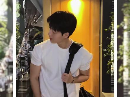 王安宇对决王鹤棣白 T 穿搭!同样纯白,为啥男友一穿就像秋衣#王安宇 #王鹤棣 #男友穿搭 #万物皆有光 #抖音精选