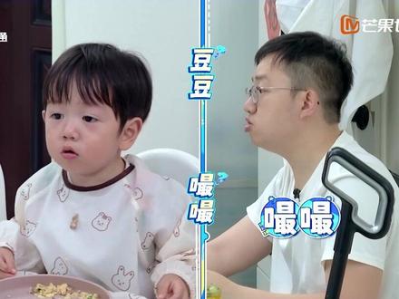 #三孩来了 一句没听懂,一句没少说。爸爸三宝主打一个各说各的#杭州爸爸带三胞胎迷之自信 @肖萧潇的日月星