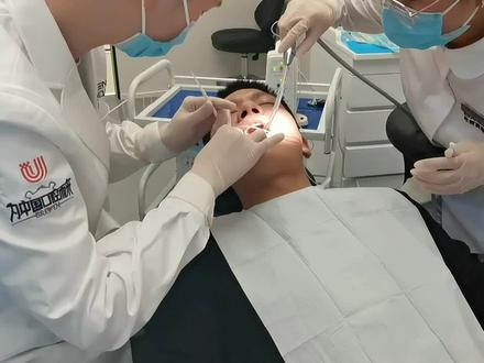 现场实拍拔智齿,患者没感觉,旁观的人却哭了