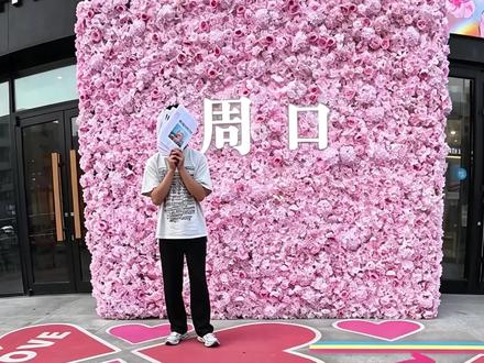随机给路人发雷霆表情包,拯救不开心~欢迎投稿! #搞笑 #街头采访 #猎奇 #上热门