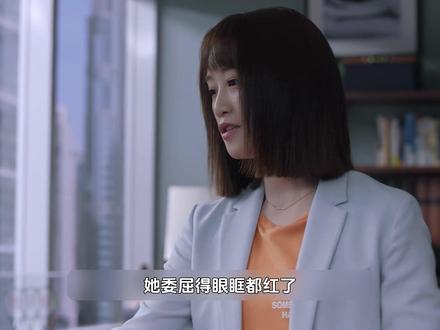 罗宾宠黛西送礼物,栗娜吃醋气场全开#精英律师 #靳东 #蓝盈莹 #朱珠 #职场